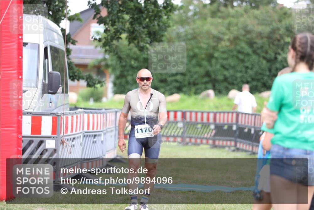 21.06.2026 - 29. Vierlanden-Triathlon Andreas Tolksdorf http://msf.ph/oto/9894096 21.06.2026 14:35:31 Ziel 1170, 1181, 1170, 1181 meine-sportfotos.de