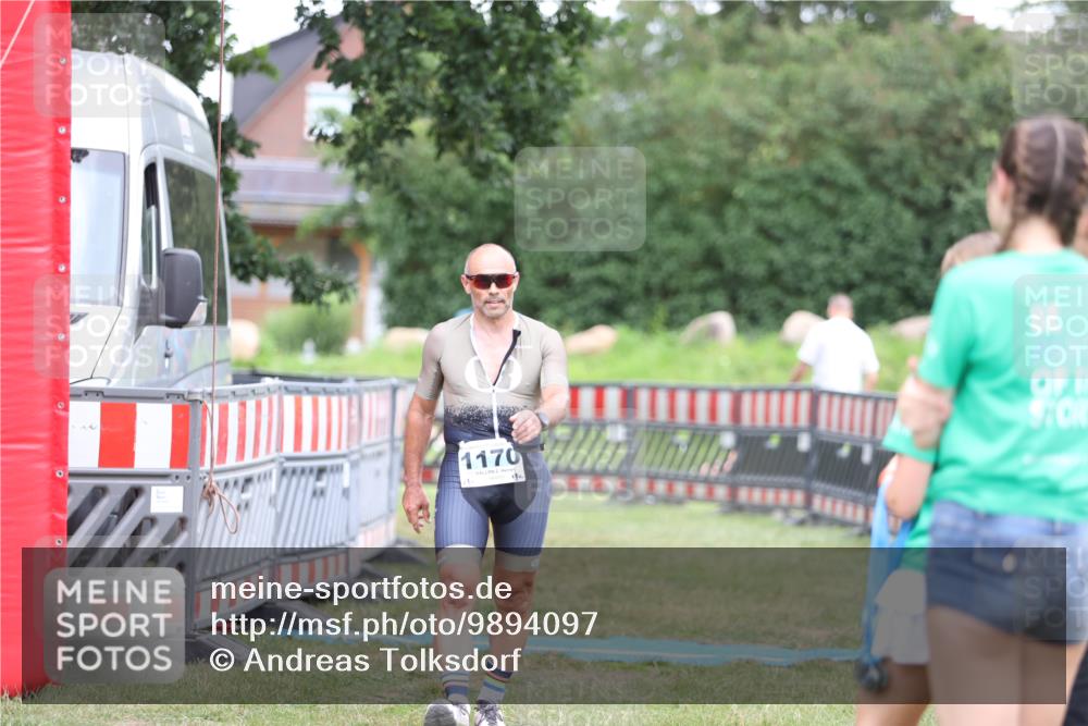 21.06.2026 - 29. Vierlanden-Triathlon Andreas Tolksdorf http://msf.ph/oto/9894097 21.06.2026 14:35:31 Ziel 1170, 1181, 1170, 1181 meine-sportfotos.de
