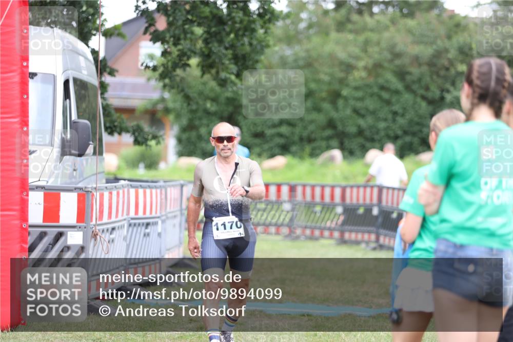 21.06.2026 - 29. Vierlanden-Triathlon Andreas Tolksdorf http://msf.ph/oto/9894099 21.06.2026 14:35:31 Ziel 1170, 1181, 1170, 1181 meine-sportfotos.de