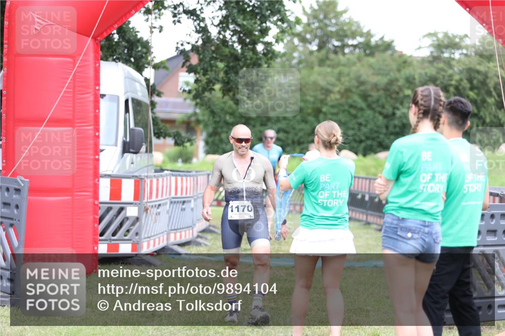 21.06.2026 - 29. Vierlanden-Triathlon Andreas Tolksdorf http://msf.ph/oto/9894104 21.06.2026 14:35:32 Ziel 1170, 1181, 1170, 1181 meine-sportfotos.de