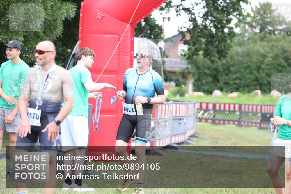 21.06.2026 - 29. Vierlanden-Triathlon Andreas Tolksdorf http://msf.ph/oto/9894105 21.06.2026 14:35:38 Ziel 1096, 1181, 1096, 1181 meine-sportfotos.de