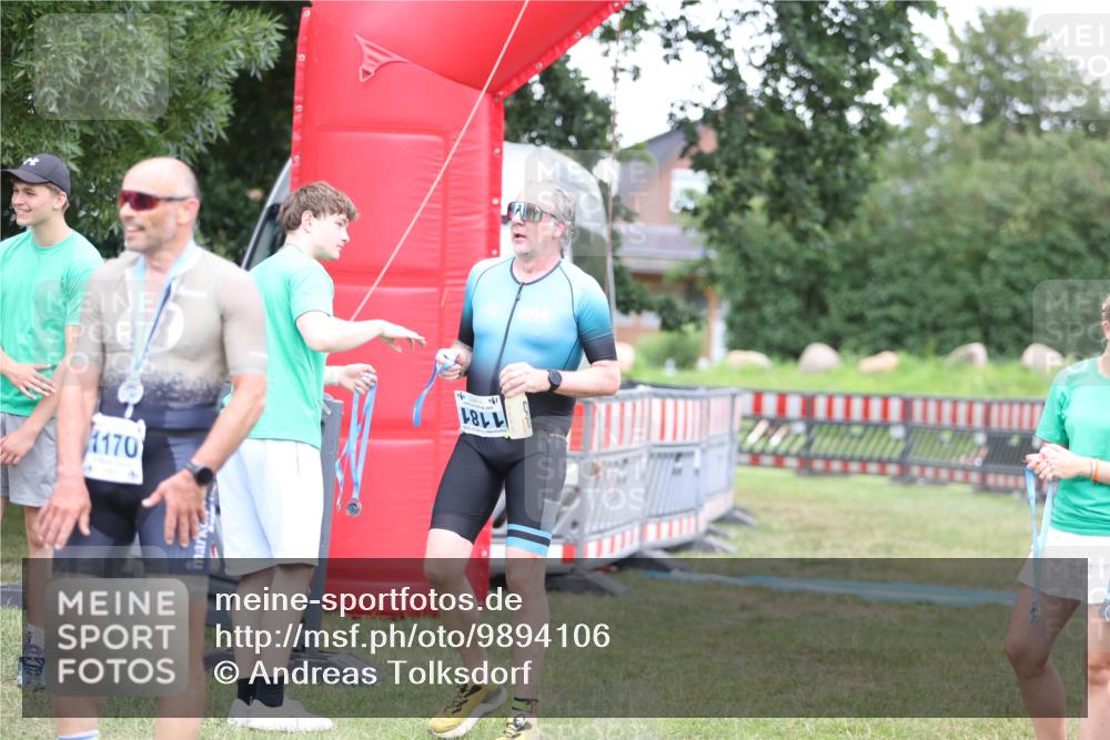 21.06.2026 - 29. Vierlanden-Triathlon Andreas Tolksdorf http://msf.ph/oto/9894106 21.06.2026 14:35:38 Ziel 1096, 1181, 1096, 1181 meine-sportfotos.de