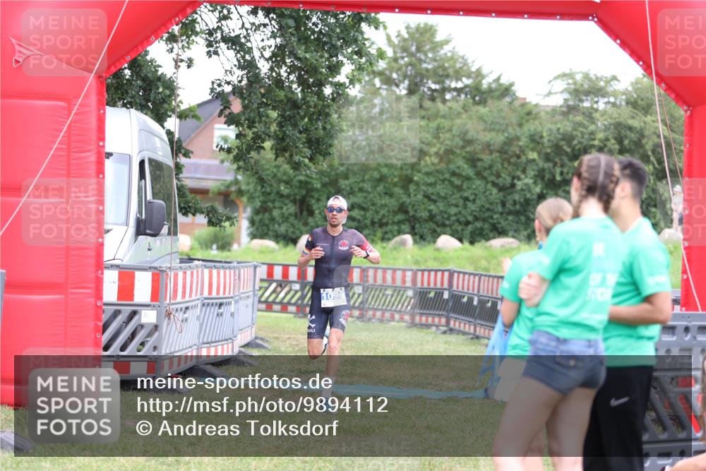21.06.2026 - 29. Vierlanden-Triathlon Andreas Tolksdorf http://msf.ph/oto/9894112 21.06.2026 14:35:44 Ziel 1096, 1096 meine-sportfotos.de