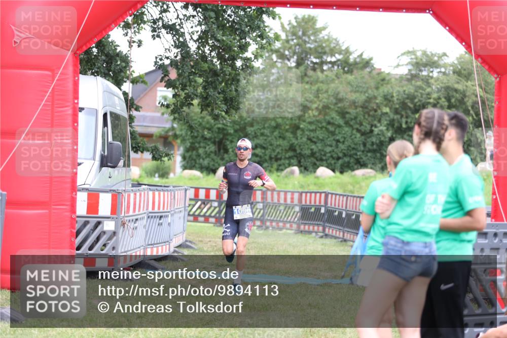 21.06.2026 - 29. Vierlanden-Triathlon Andreas Tolksdorf http://msf.ph/oto/9894113 21.06.2026 14:35:44 Ziel 1096, 1096 meine-sportfotos.de