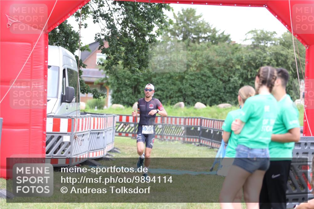 21.06.2026 - 29. Vierlanden-Triathlon Andreas Tolksdorf http://msf.ph/oto/9894114 21.06.2026 14:35:44 Ziel 1096, 1096 meine-sportfotos.de