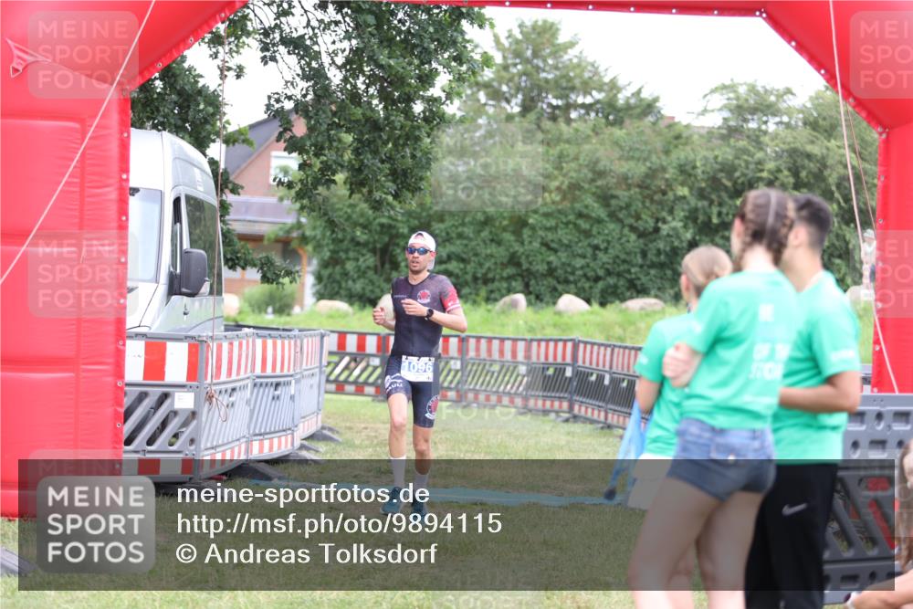 21.06.2026 - 29. Vierlanden-Triathlon Andreas Tolksdorf http://msf.ph/oto/9894115 21.06.2026 14:35:44 Ziel 1096, 1096 meine-sportfotos.de