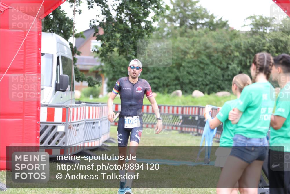 21.06.2026 - 29. Vierlanden-Triathlon Andreas Tolksdorf http://msf.ph/oto/9894120 21.06.2026 14:35:46 Ziel 1096, 1096 meine-sportfotos.de