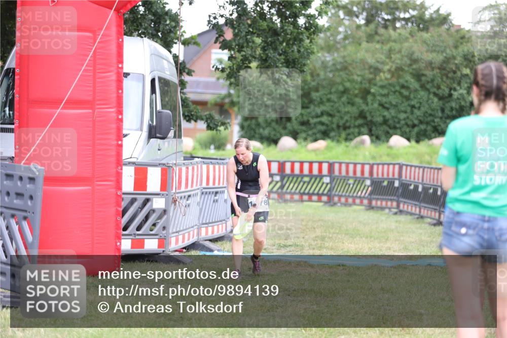 21.06.2026 - 29. Vierlanden-Triathlon Andreas Tolksdorf http://msf.ph/oto/9894139 21.06.2026 14:36:26 Ziel 228, 1178, 228, 1178 meine-sportfotos.de