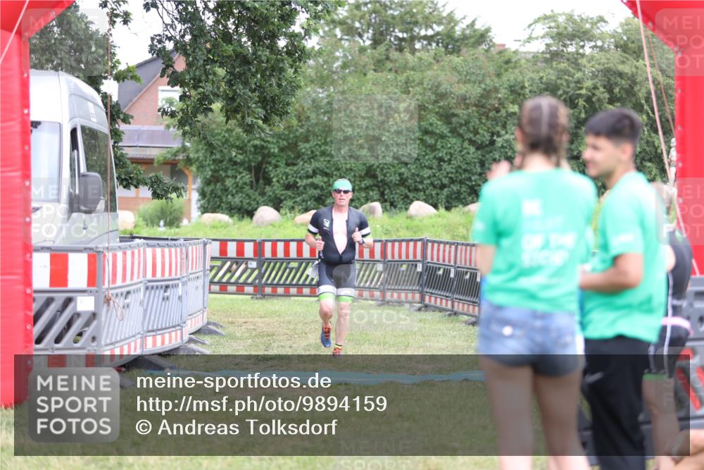 21.06.2026 - 29. Vierlanden-Triathlon Andreas Tolksdorf http://msf.ph/oto/9894159 21.06.2026 14:37:10 Ziel 1174, 1210, 1174, 1210 meine-sportfotos.de