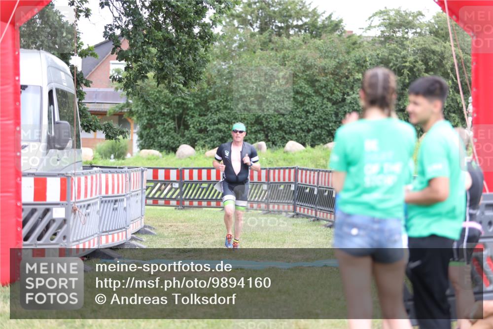 21.06.2026 - 29. Vierlanden-Triathlon Andreas Tolksdorf http://msf.ph/oto/9894160 21.06.2026 14:37:10 Ziel 1174, 1210, 1174, 1210 meine-sportfotos.de