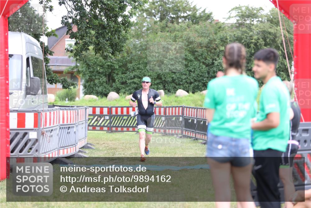 21.06.2026 - 29. Vierlanden-Triathlon Andreas Tolksdorf http://msf.ph/oto/9894162 21.06.2026 14:37:10 Ziel 1174, 1210, 1174, 1210 meine-sportfotos.de