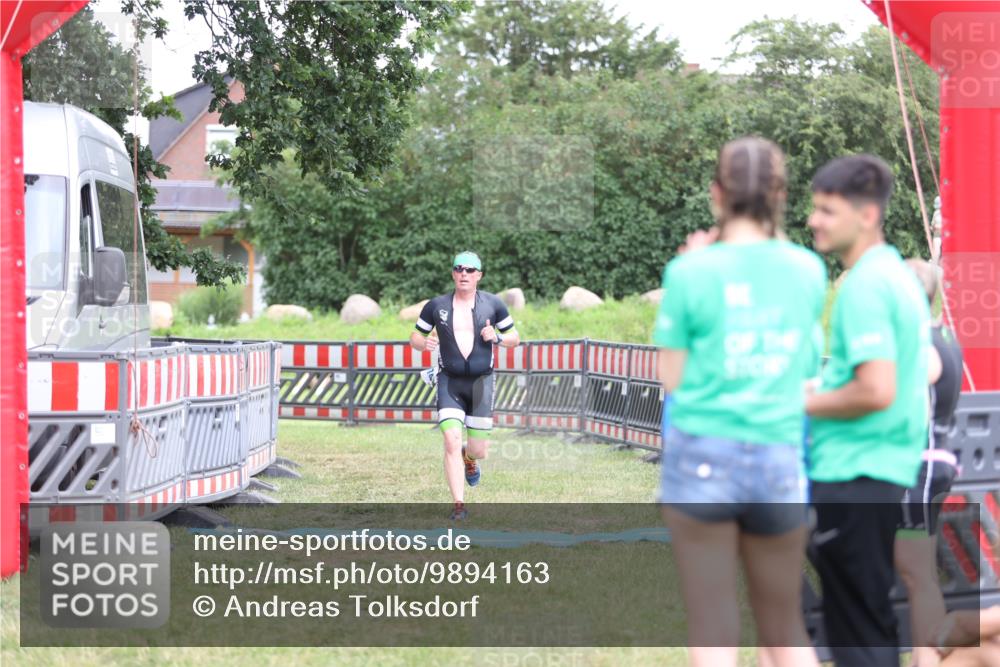 21.06.2026 - 29. Vierlanden-Triathlon Andreas Tolksdorf http://msf.ph/oto/9894163 21.06.2026 14:37:10 Ziel 1174, 1210, 1174, 1210 meine-sportfotos.de