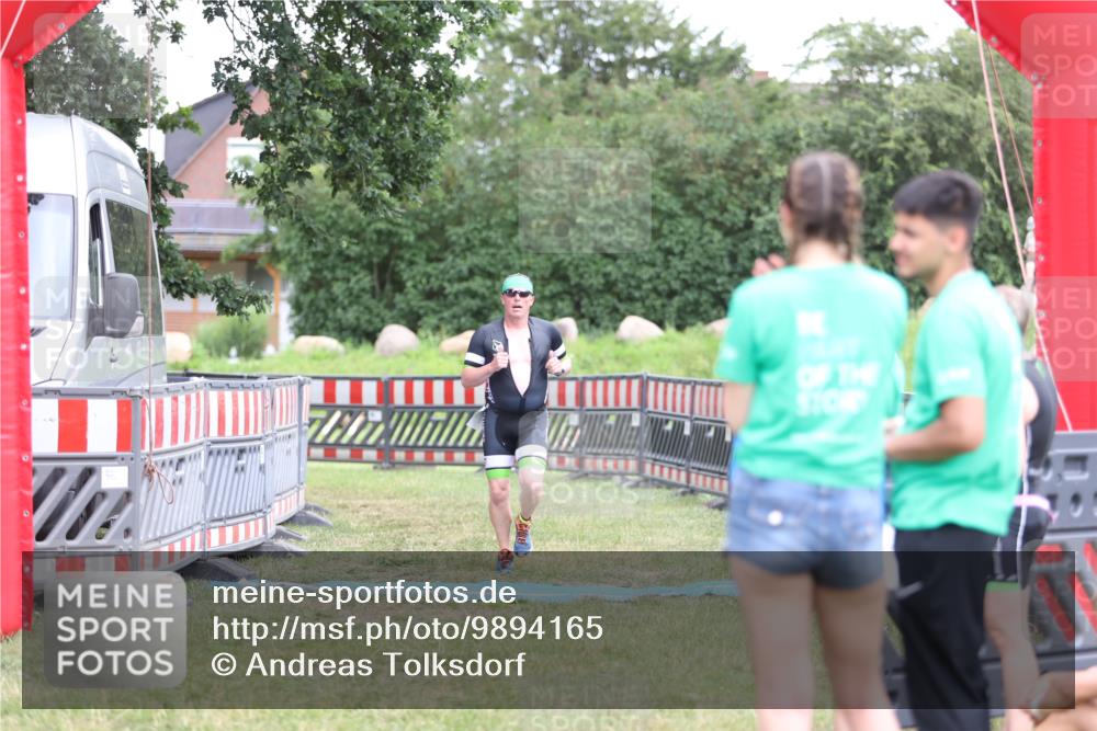 21.06.2026 - 29. Vierlanden-Triathlon Andreas Tolksdorf http://msf.ph/oto/9894165 21.06.2026 14:37:10 Ziel 1174, 1210, 1174, 1210 meine-sportfotos.de
