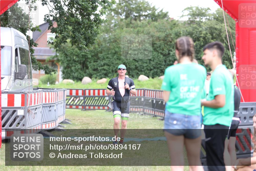 21.06.2026 - 29. Vierlanden-Triathlon Andreas Tolksdorf http://msf.ph/oto/9894167 21.06.2026 14:37:11 Ziel 1174, 1210, 1174, 1210 meine-sportfotos.de