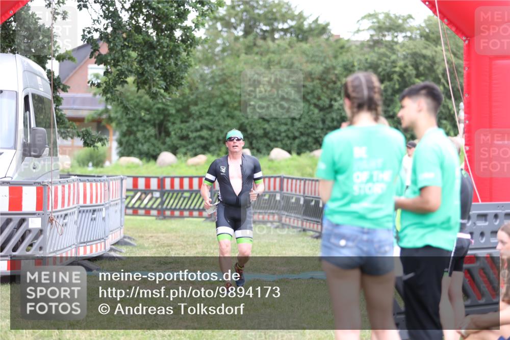 21.06.2026 - 29. Vierlanden-Triathlon Andreas Tolksdorf http://msf.ph/oto/9894173 21.06.2026 14:37:11 Ziel 1174, 1210, 1174, 1210 meine-sportfotos.de