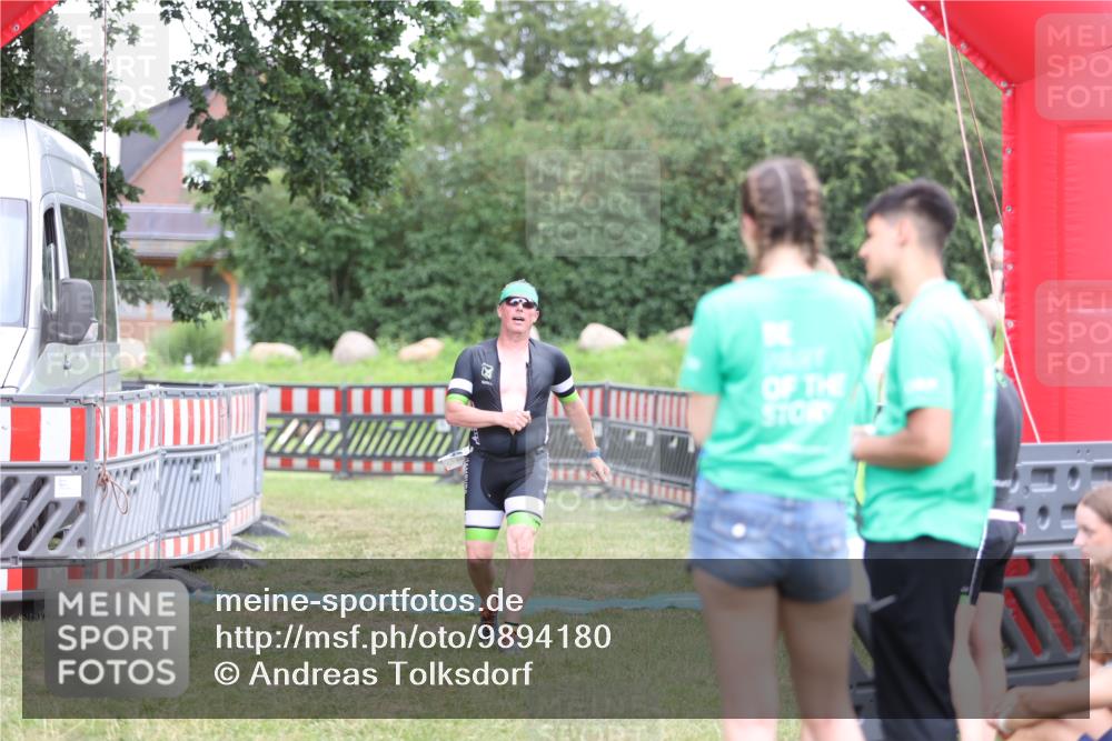 21.06.2026 - 29. Vierlanden-Triathlon Andreas Tolksdorf http://msf.ph/oto/9894180 21.06.2026 14:37:12 Ziel 1174, 1210, 1174, 1210 meine-sportfotos.de