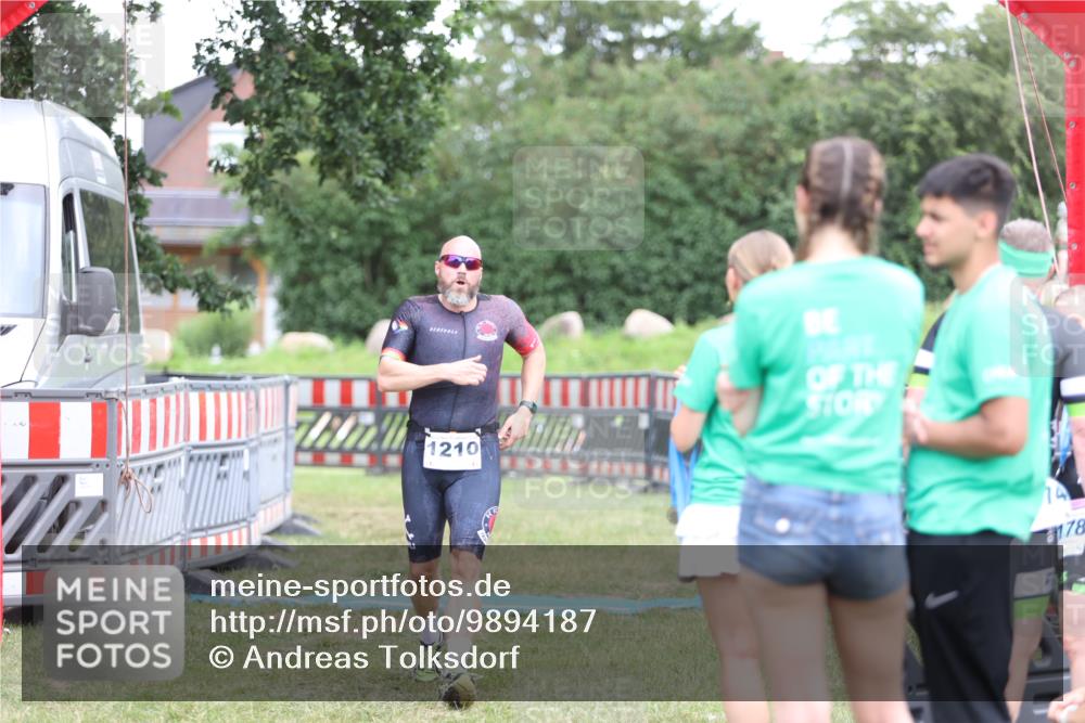 21.06.2026 - 29. Vierlanden-Triathlon Andreas Tolksdorf http://msf.ph/oto/9894187 21.06.2026 14:37:21 Ziel 1210, 1210 meine-sportfotos.de