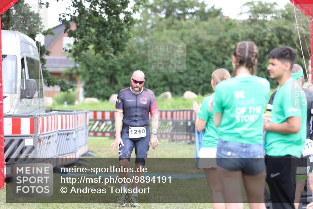 21.06.2026 - 29. Vierlanden-Triathlon Andreas Tolksdorf http://msf.ph/oto/9894191 21.06.2026 14:37:22 Ziel 1210, 1210 meine-sportfotos.de