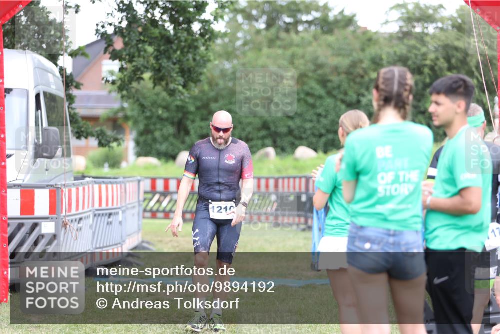 21.06.2026 - 29. Vierlanden-Triathlon Andreas Tolksdorf http://msf.ph/oto/9894192 21.06.2026 14:37:22 Ziel 1210, 1210 meine-sportfotos.de