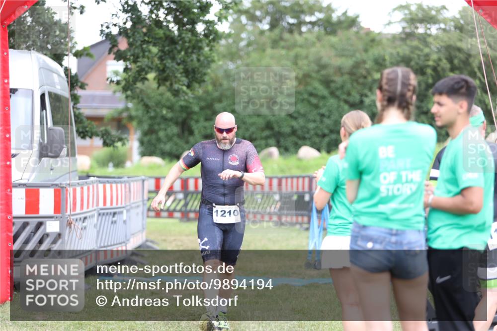 21.06.2026 - 29. Vierlanden-Triathlon Andreas Tolksdorf http://msf.ph/oto/9894194 21.06.2026 14:37:22 Ziel 1210, 1210 meine-sportfotos.de