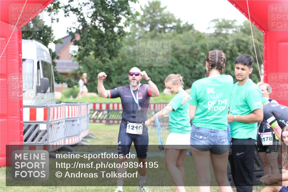 21.06.2026 - 29. Vierlanden-Triathlon Andreas Tolksdorf http://msf.ph/oto/9894195 21.06.2026 14:37:25 Ziel 1210, 1210 meine-sportfotos.de