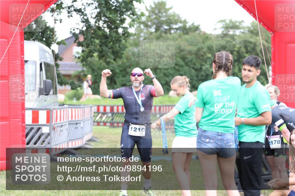 21.06.2026 - 29. Vierlanden-Triathlon Andreas Tolksdorf http://msf.ph/oto/9894196 21.06.2026 14:37:25 Ziel 1210, 1210 meine-sportfotos.de