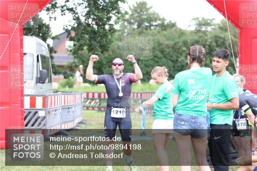21.06.2026 - 29. Vierlanden-Triathlon Andreas Tolksdorf http://msf.ph/oto/9894198 21.06.2026 14:37:25 Ziel 1210, 1210 meine-sportfotos.de