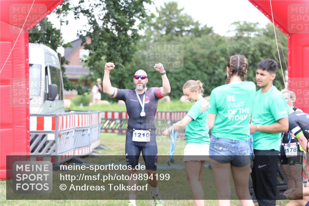 21.06.2026 - 29. Vierlanden-Triathlon Andreas Tolksdorf http://msf.ph/oto/9894199 21.06.2026 14:37:25 Ziel 1210, 1210 meine-sportfotos.de