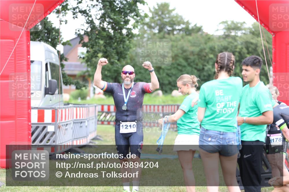 21.06.2026 - 29. Vierlanden-Triathlon Andreas Tolksdorf http://msf.ph/oto/9894204 21.06.2026 14:37:26 Ziel  meine-sportfotos.de