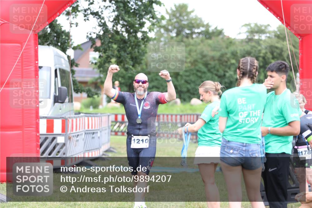 21.06.2026 - 29. Vierlanden-Triathlon Andreas Tolksdorf http://msf.ph/oto/9894207 21.06.2026 14:37:26 Ziel  meine-sportfotos.de