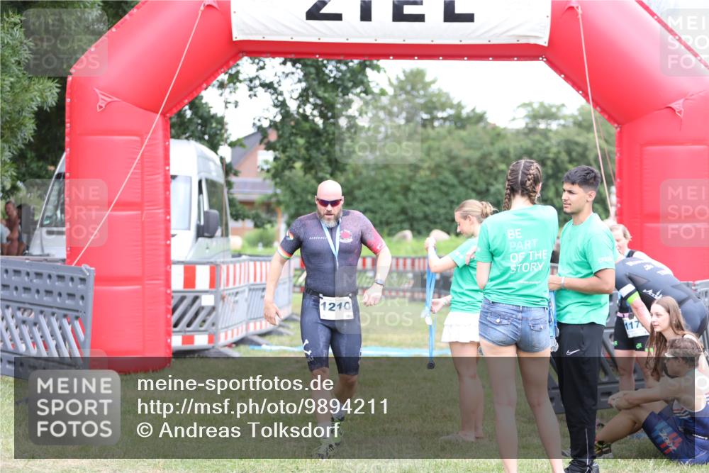 21.06.2026 - 29. Vierlanden-Triathlon Andreas Tolksdorf http://msf.ph/oto/9894211 21.06.2026 14:37:27 Ziel  meine-sportfotos.de