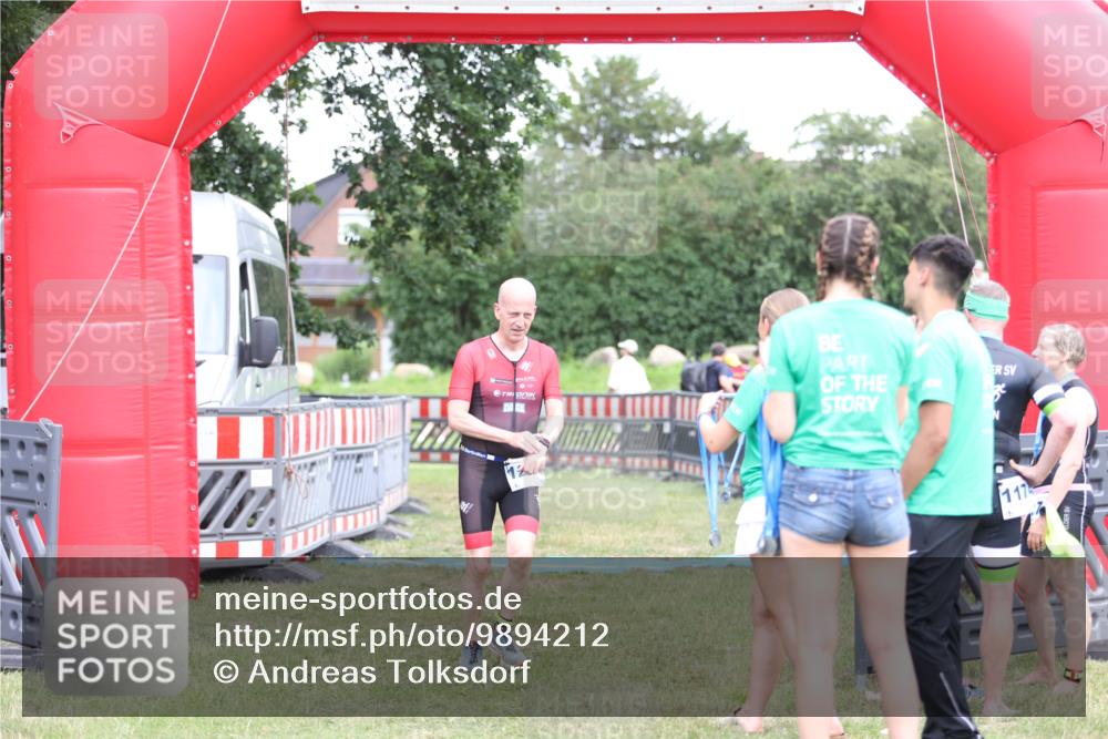 21.06.2026 - 29. Vierlanden-Triathlon Andreas Tolksdorf http://msf.ph/oto/9894212 21.06.2026 14:37:53 Ziel 1226, 1226 meine-sportfotos.de