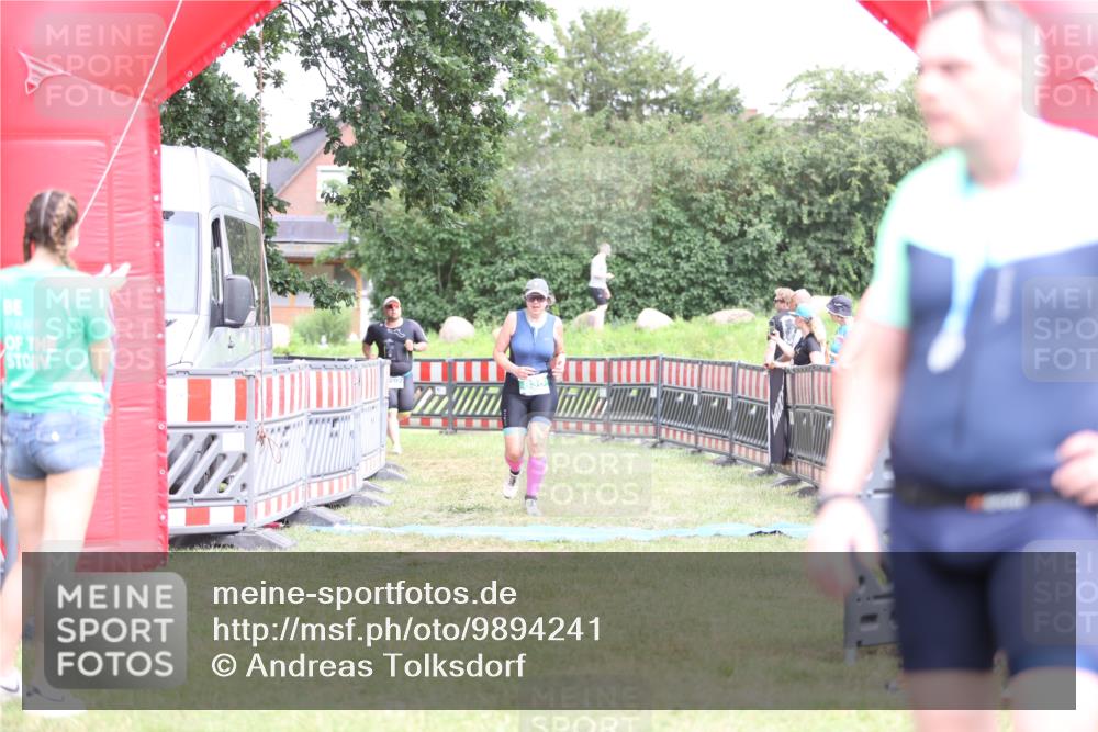 21.06.2026 - 29. Vierlanden-Triathlon Andreas Tolksdorf http://msf.ph/oto/9894241 21.06.2026 14:41:34 Ziel 836, 1202, 836, 1202 meine-sportfotos.de