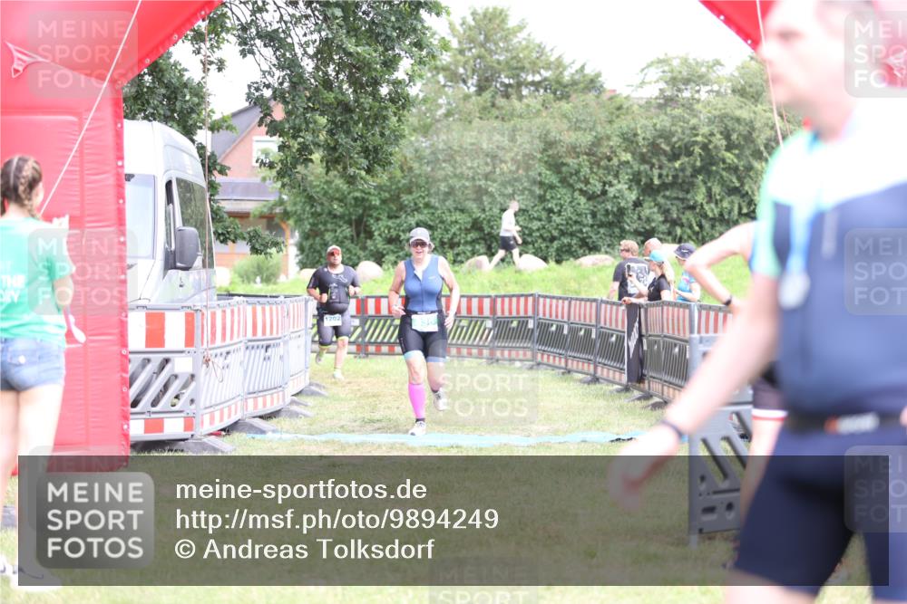 21.06.2026 - 29. Vierlanden-Triathlon Andreas Tolksdorf http://msf.ph/oto/9894249 21.06.2026 14:41:35 Ziel 836, 1202, 836, 1202 meine-sportfotos.de