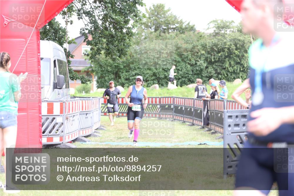 21.06.2026 - 29. Vierlanden-Triathlon Andreas Tolksdorf http://msf.ph/oto/9894257 21.06.2026 14:41:35 Ziel 836, 1202, 836, 1202 meine-sportfotos.de