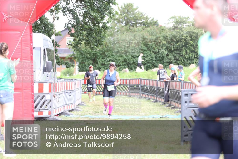 21.06.2026 - 29. Vierlanden-Triathlon Andreas Tolksdorf http://msf.ph/oto/9894258 21.06.2026 14:41:35 Ziel 836, 1202, 836, 1202 meine-sportfotos.de