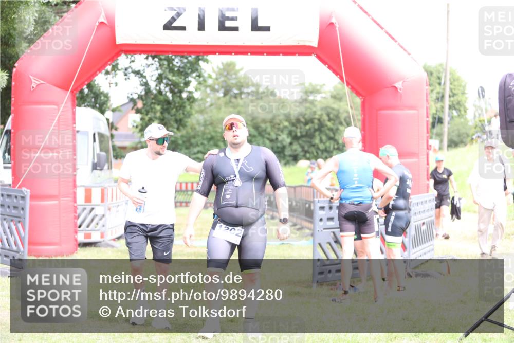 21.06.2026 - 29. Vierlanden-Triathlon Andreas Tolksdorf http://msf.ph/oto/9894280 21.06.2026 14:41:50 Ziel  meine-sportfotos.de