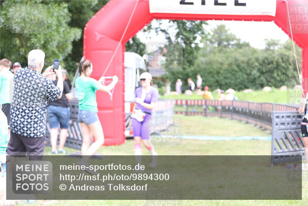 21.06.2026 - 29. Vierlanden-Triathlon Andreas Tolksdorf http://msf.ph/oto/9894300 21.06.2026 14:44:30 Ziel 270, 270 meine-sportfotos.de