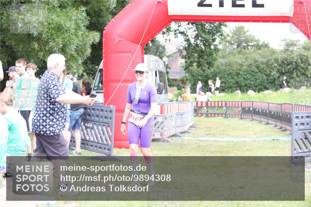21.06.2026 - 29. Vierlanden-Triathlon Andreas Tolksdorf http://msf.ph/oto/9894308 21.06.2026 14:44:33 Ziel  meine-sportfotos.de