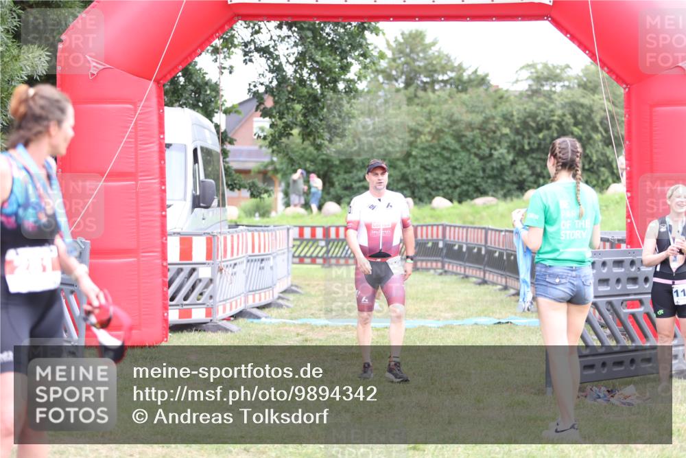 21.06.2026 - 29. Vierlanden-Triathlon Andreas Tolksdorf http://msf.ph/oto/9894342 21.06.2026 14:46:22 Ziel 92, 1228, 92, 1228 meine-sportfotos.de