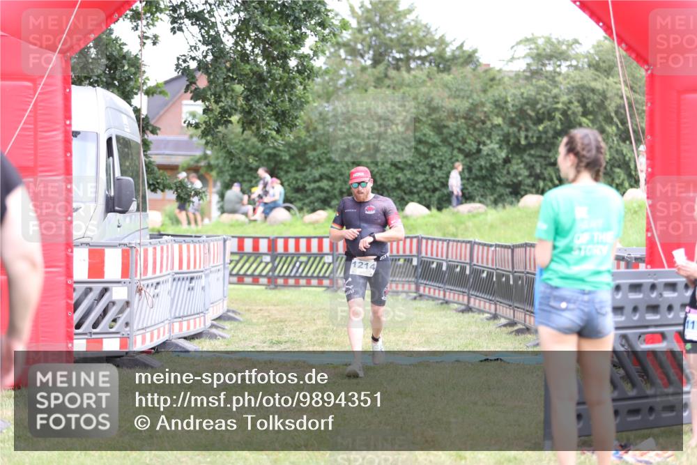 21.06.2026 - 29. Vierlanden-Triathlon Andreas Tolksdorf http://msf.ph/oto/9894351 21.06.2026 14:46:59 Ziel 1214, 1214 meine-sportfotos.de