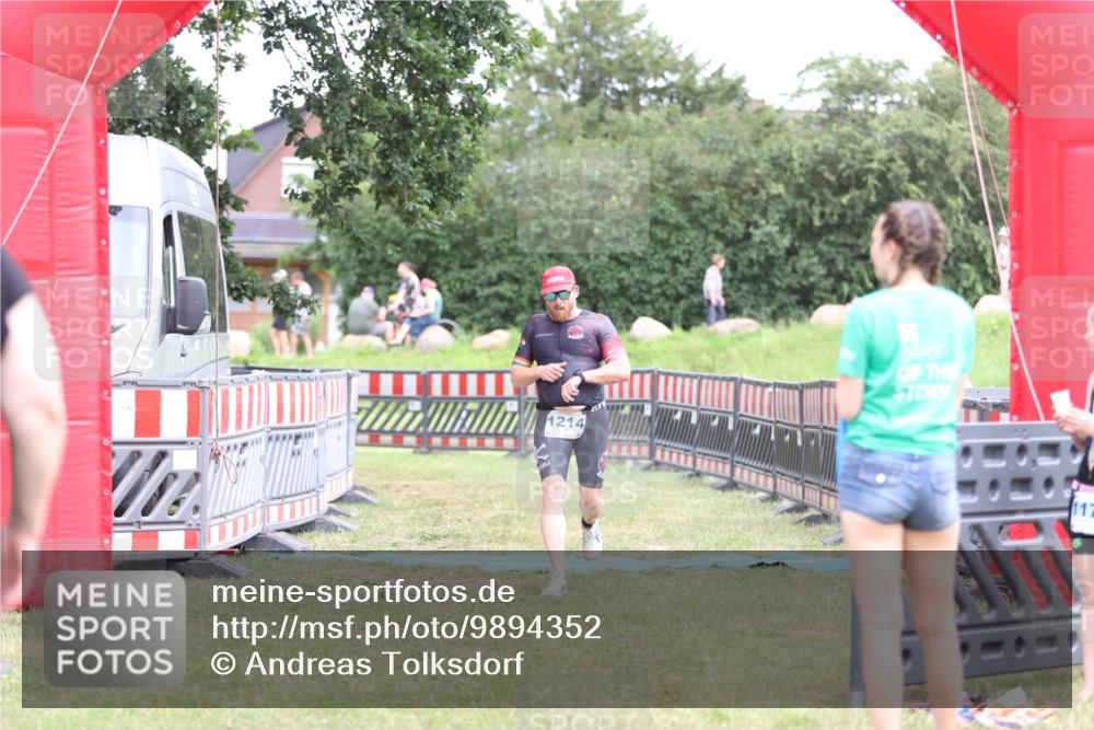 21.06.2026 - 29. Vierlanden-Triathlon Andreas Tolksdorf http://msf.ph/oto/9894352 21.06.2026 14:46:59 Ziel 1214, 1214 meine-sportfotos.de
