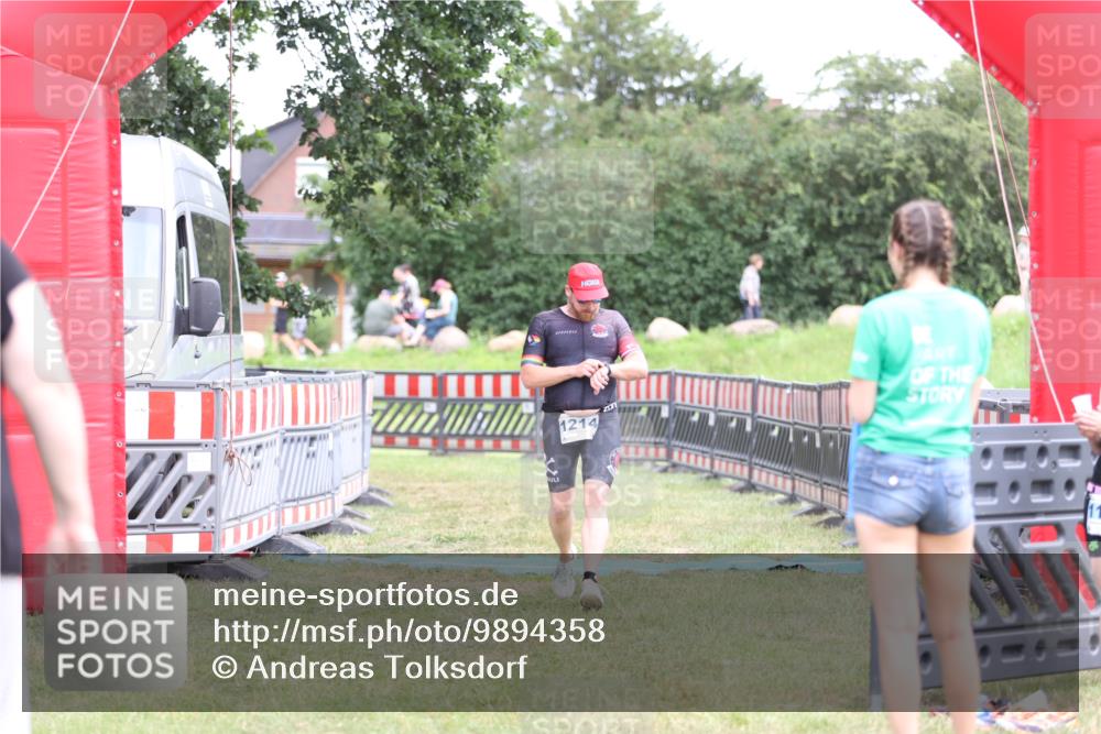 21.06.2026 - 29. Vierlanden-Triathlon Andreas Tolksdorf http://msf.ph/oto/9894358 21.06.2026 14:46:59 Ziel 1214, 1214 meine-sportfotos.de