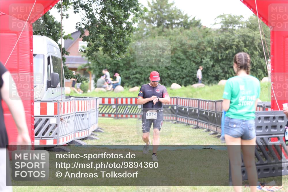 21.06.2026 - 29. Vierlanden-Triathlon Andreas Tolksdorf http://msf.ph/oto/9894360 21.06.2026 14:46:59 Ziel 1214, 1214 meine-sportfotos.de