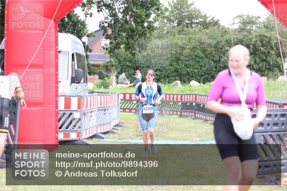 21.06.2026 - 29. Vierlanden-Triathlon Andreas Tolksdorf http://msf.ph/oto/9894396 21.06.2026 14:47:23 Ziel 1208, 1208 meine-sportfotos.de