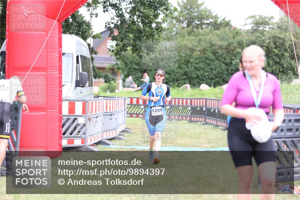 21.06.2026 - 29. Vierlanden-Triathlon Andreas Tolksdorf http://msf.ph/oto/9894397 21.06.2026 14:47:23 Ziel 1208, 1208 meine-sportfotos.de
