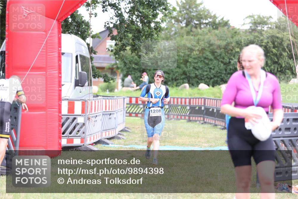 21.06.2026 - 29. Vierlanden-Triathlon Andreas Tolksdorf http://msf.ph/oto/9894398 21.06.2026 14:47:23 Ziel 1208, 1208 meine-sportfotos.de