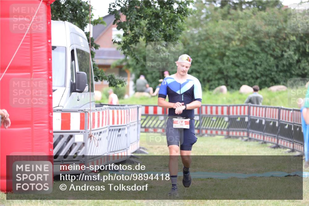 21.06.2026 - 29. Vierlanden-Triathlon Andreas Tolksdorf http://msf.ph/oto/9894418 21.06.2026 14:48:14 Ziel 94, 94 meine-sportfotos.de