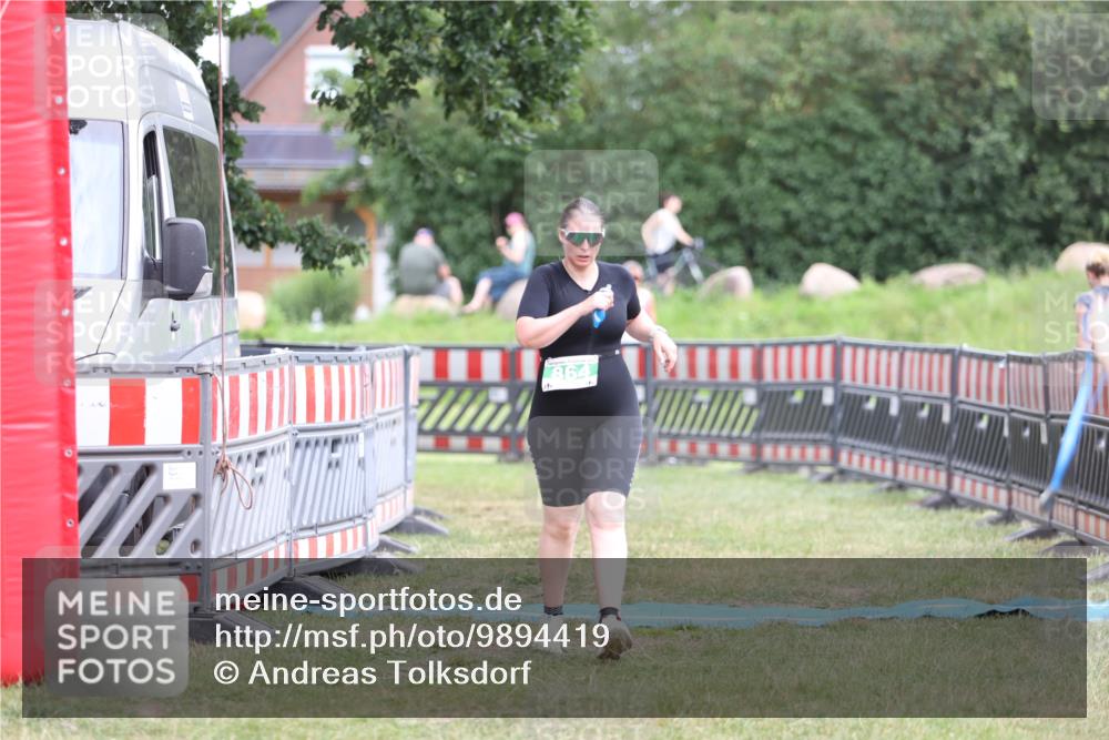 21.06.2026 - 29. Vierlanden-Triathlon Andreas Tolksdorf http://msf.ph/oto/9894419 21.06.2026 14:50:09 Ziel 864, 864 meine-sportfotos.de