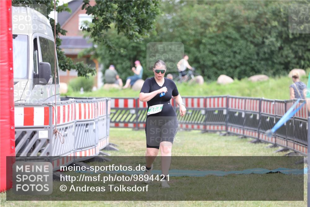 21.06.2026 - 29. Vierlanden-Triathlon Andreas Tolksdorf http://msf.ph/oto/9894421 21.06.2026 14:50:09 Ziel 864, 864 meine-sportfotos.de
